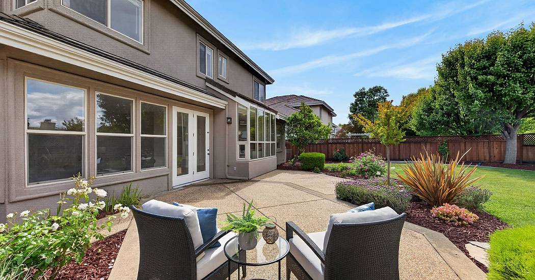 41-Patio and Backyard.jpg