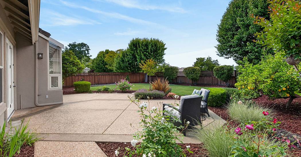 45-Garden and Patio.jpg