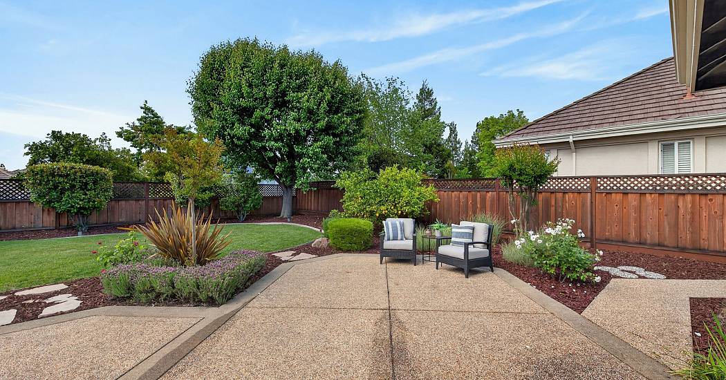 42-Patio and Backyard.jpg