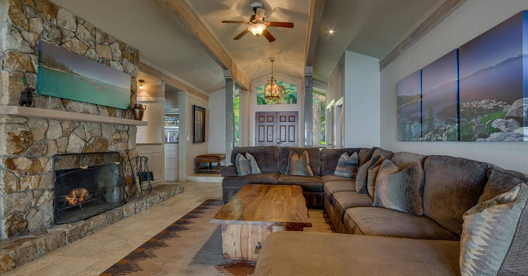016-102-Living Room-1500x1000.jpg