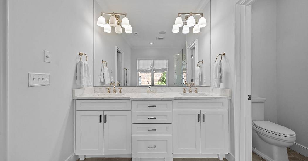 Master Bathroom2.jpg