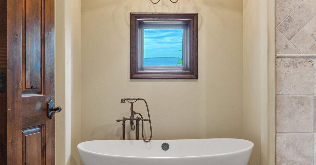 21-web-or-mls-8-meadowlake-dr.jpg