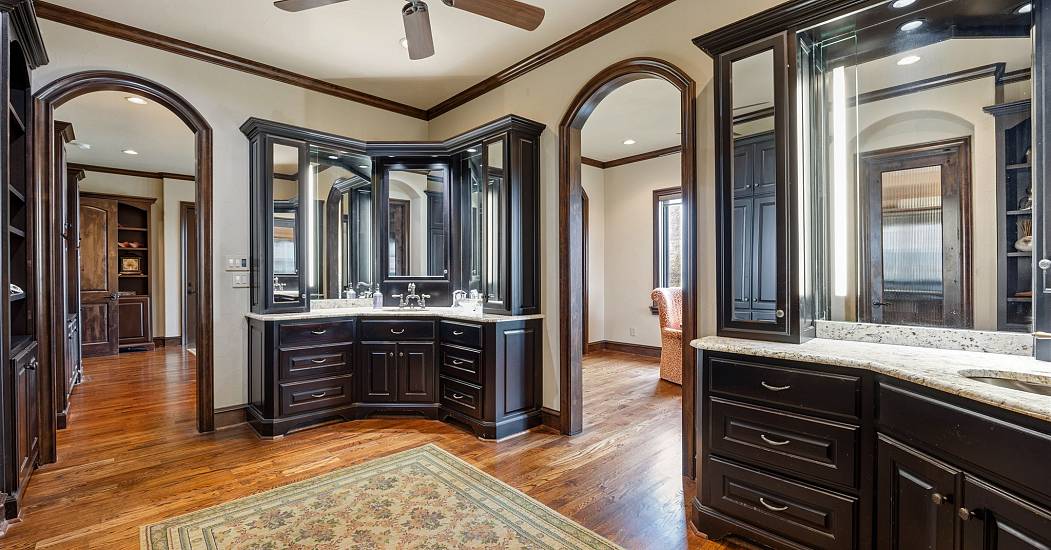 20-web-or-mls-8-meadowlake-dr.jpg