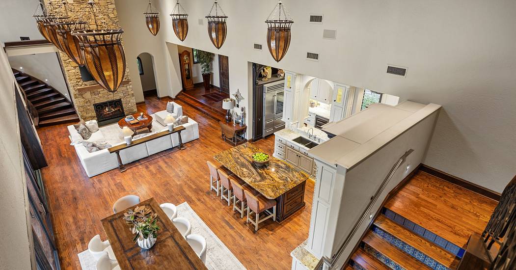 16-web-or-mls-8-meadowlake-dr.jpg