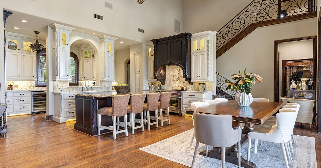 8-web-or-mls-8-meadowlake-dr.jpg