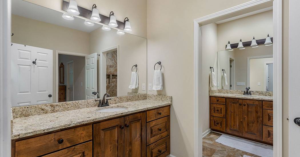 16 Hemlock Way - Photos (17).jpg