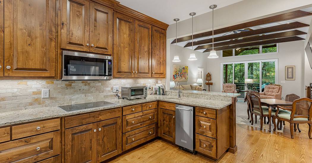 16 Hemlock Way - Photos (32).jpg