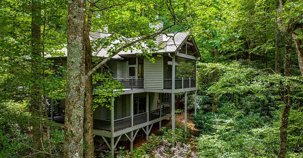 16 Hemlock Way - Drone (14).jpg
