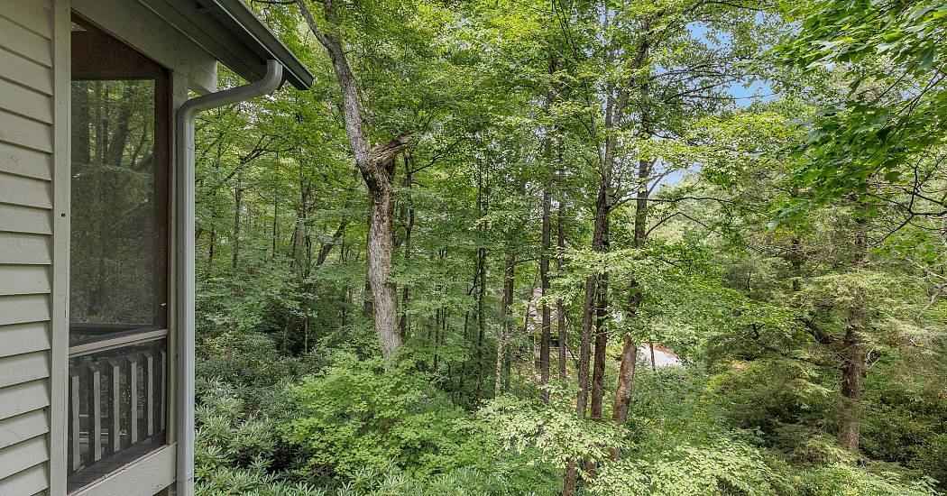 16 Hemlock Way - Photos (11).jpg