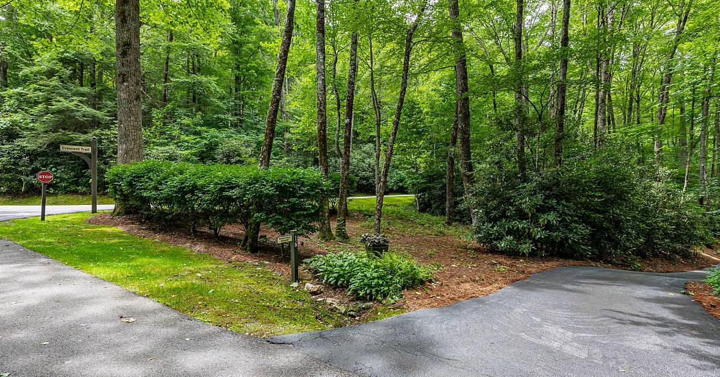 16 Hemlock Way - Photos (3).jpg