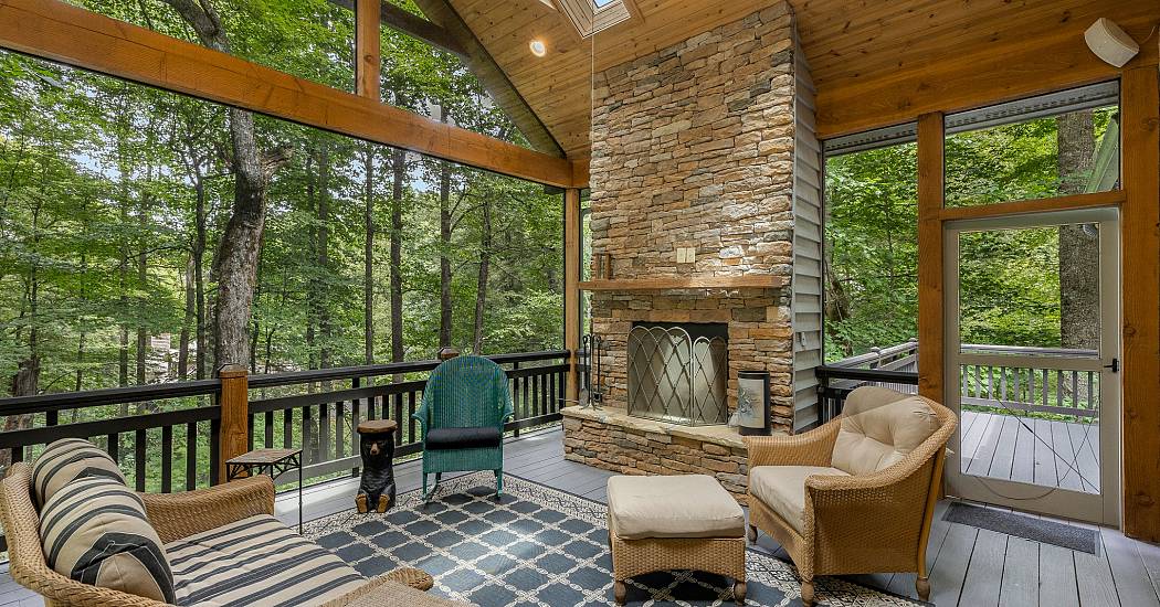 16 Hemlock Way - Photos (9).jpg