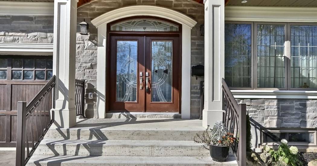 1841-Hindhead-Rd-Mississauga-large-003-003-t-Front-Door-1500x1000-72dpi-1440x960.jpeg