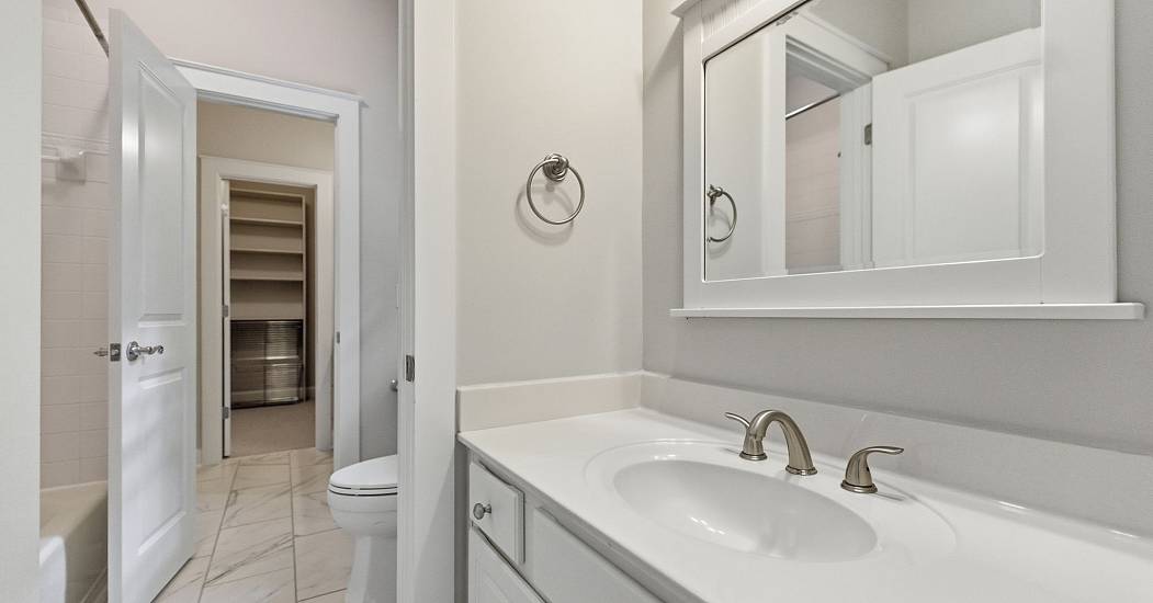 46-web-or-mls-591 Terrace Ave NE - David Vannort (46).jpg