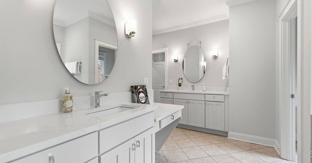 32-web-or-mls-591 Terrace Ave NE - David Vannort (32).jpg