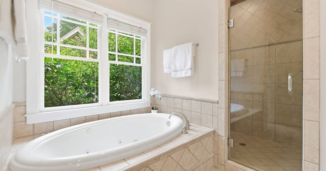 30-web-or-mls-591 Terrace Ave NE - David Vannort (30).jpg