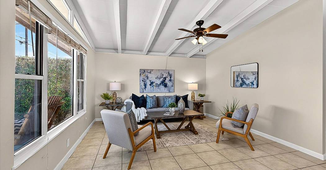 05-Living Room.jpg