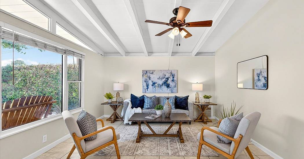 06-Living Room.jpg