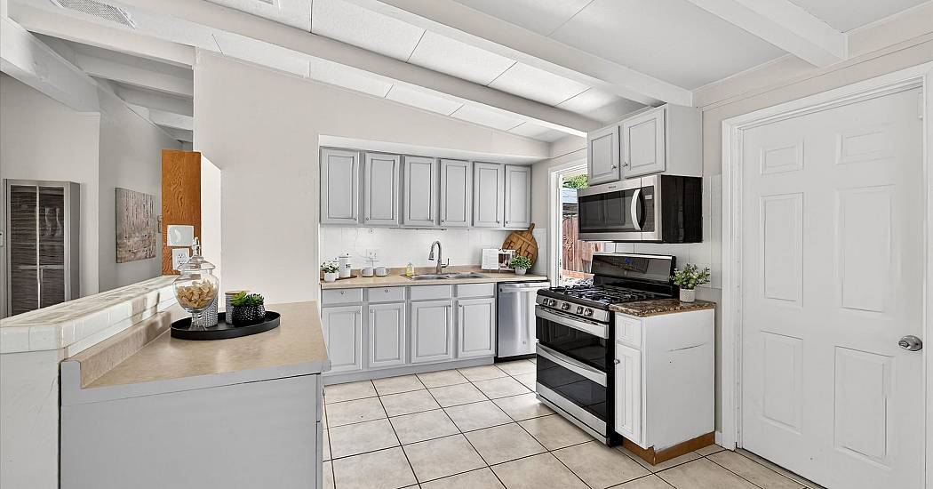 12-Kitchen.jpg