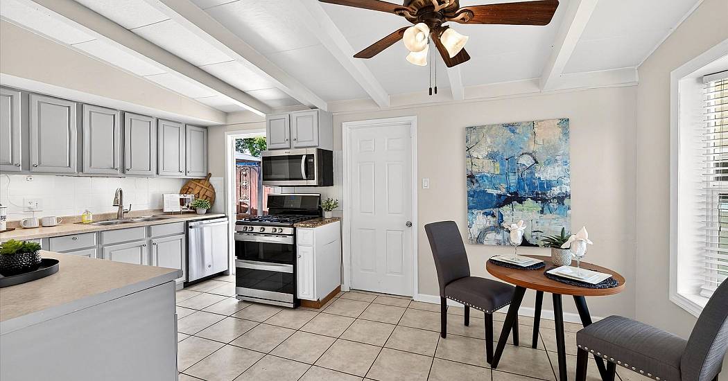11-Dining and Kitchen.jpg