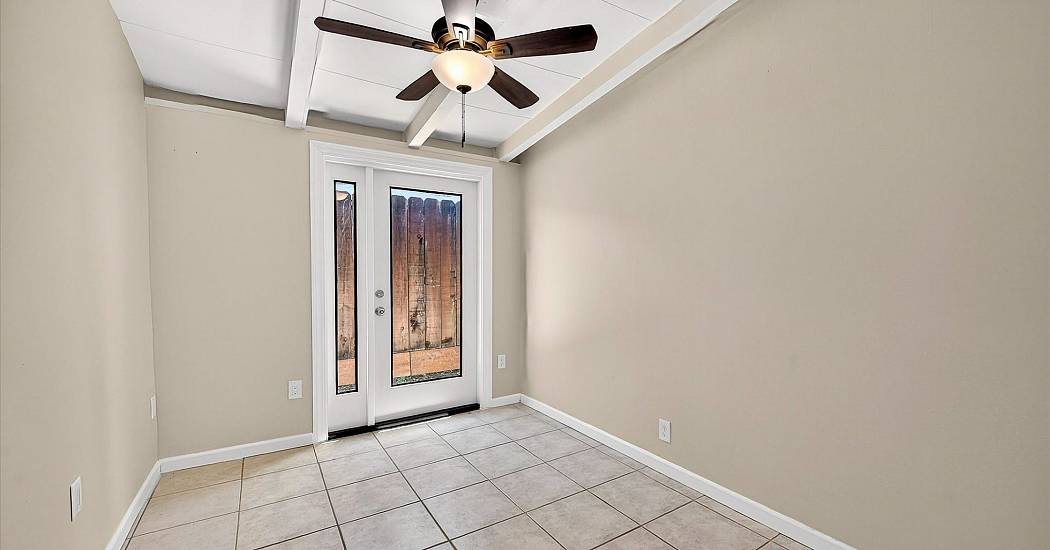 26-Bedroom.jpg