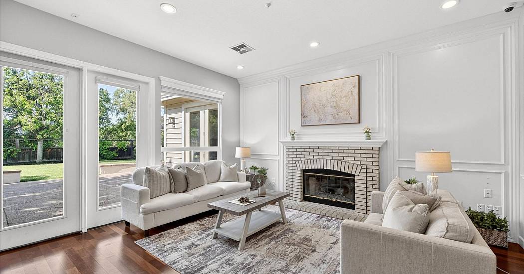 15-Family Room.jpg