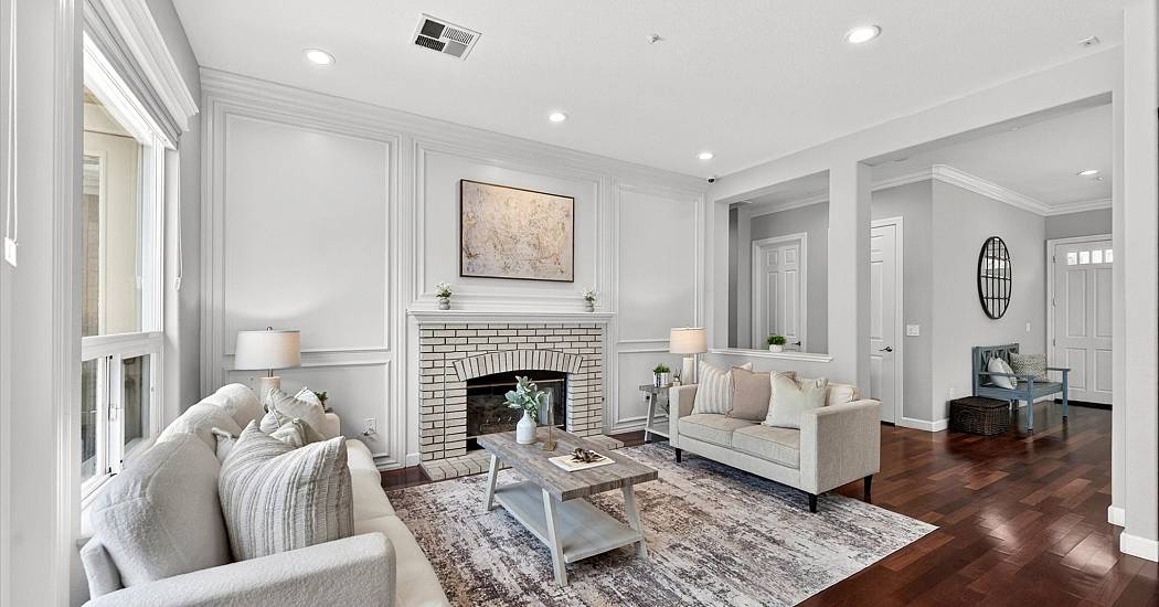 14-Family Room.jpg