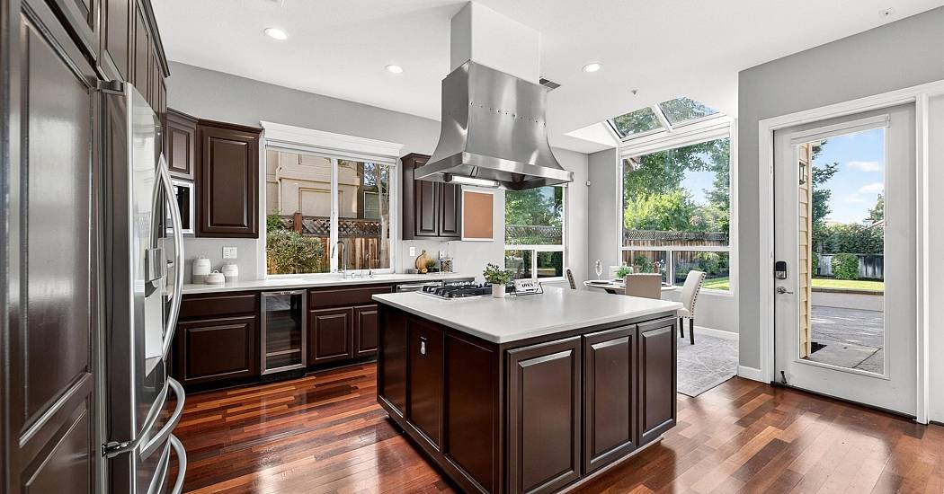 16-Kitchen.jpg