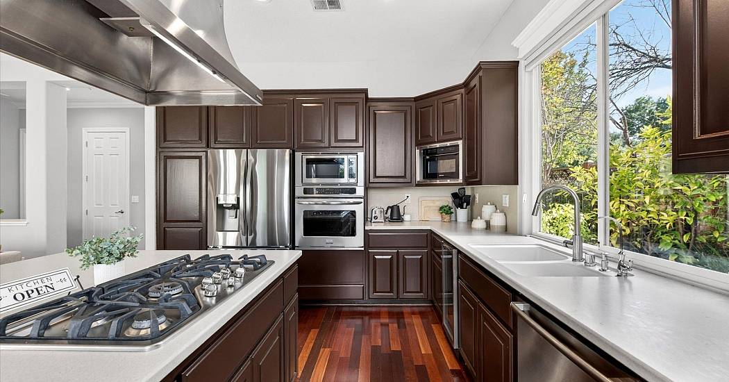23-Kitchen.jpg
