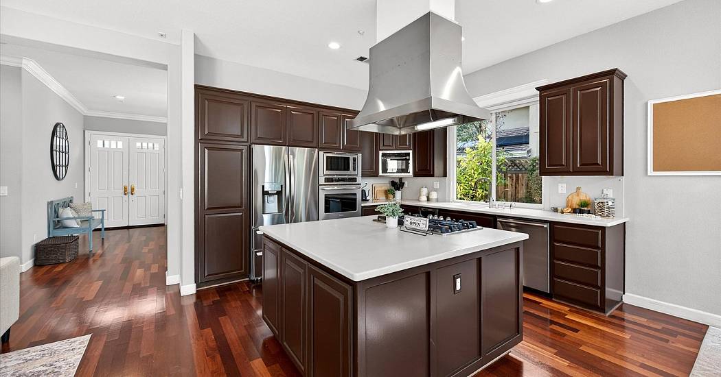 28-Kitchen.jpg