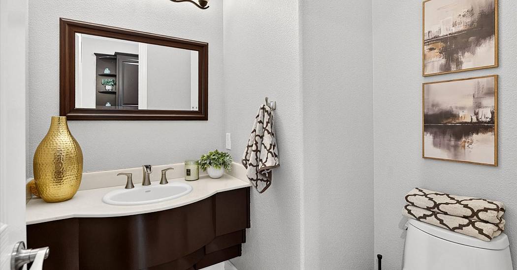 31-Half Bath.jpg