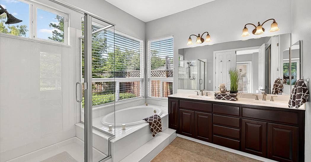 41-Primary Bath.jpg