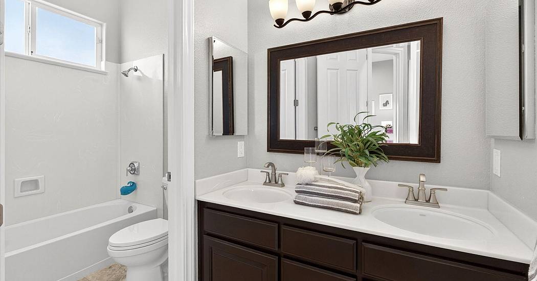 34-Full Bath.jpg