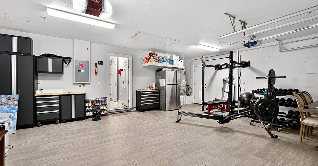 51-Garage Interior.jpg
