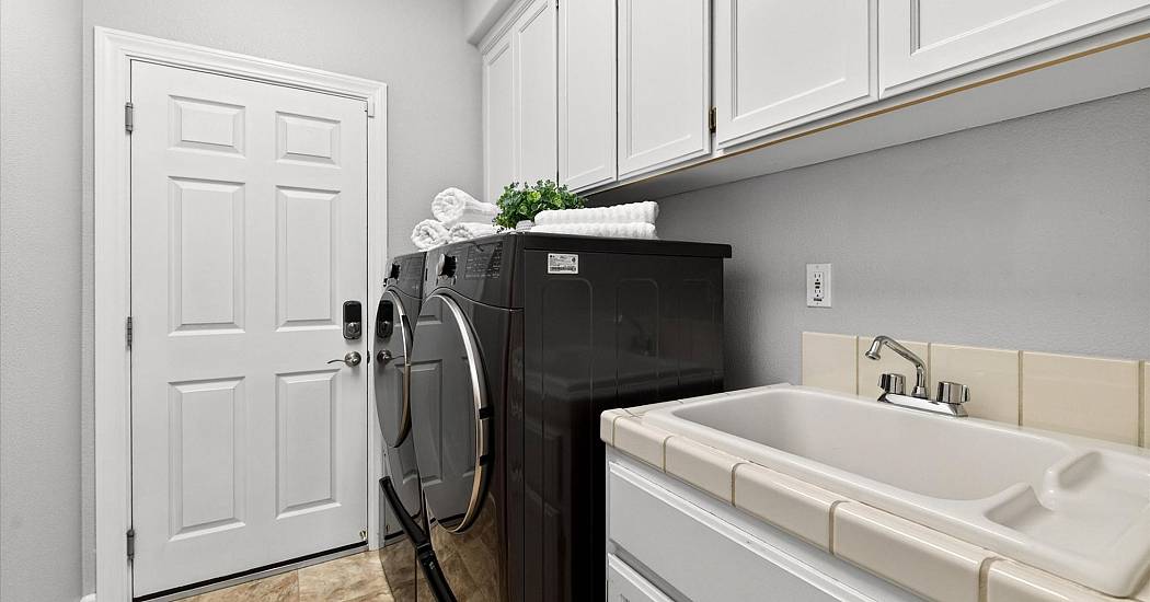 35-Laundry Room.jpg