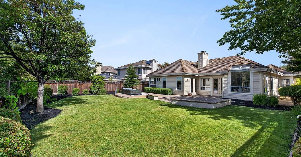 46-Backyard and Back of Home.jpg