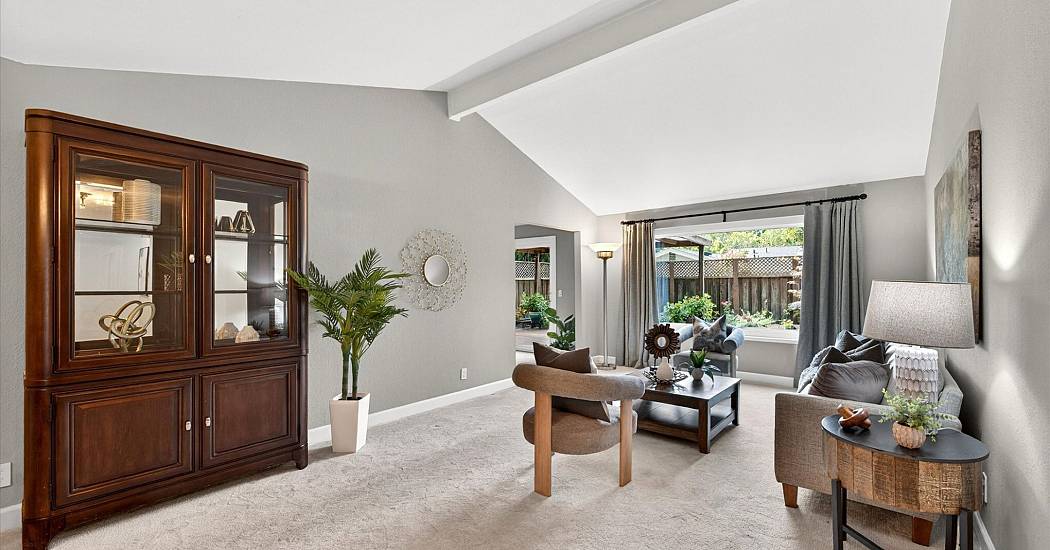 08-Living Room.jpg