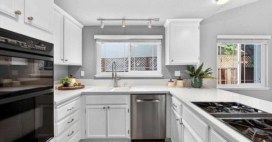 16-Kitchen.jpg