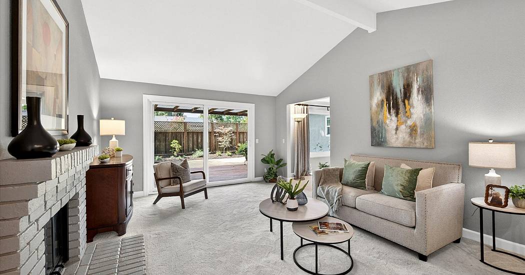 23-Family Room.jpg