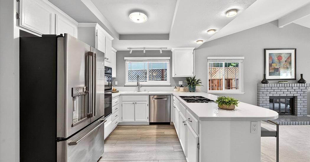 14-Kitchen.jpg