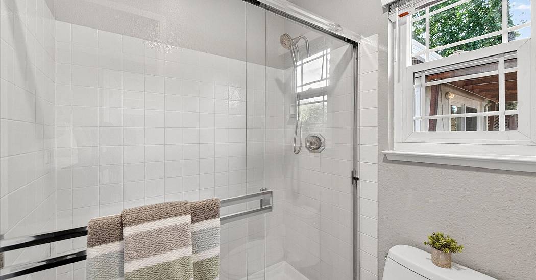 34-Primary Bath.jpg
