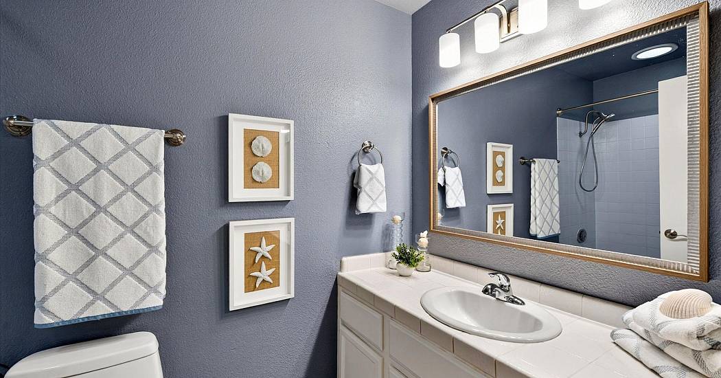 27-Full Bath.jpg