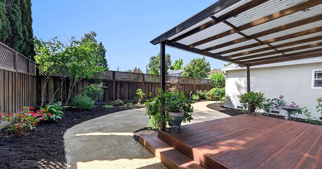 39-Deck and Backyard.jpg
