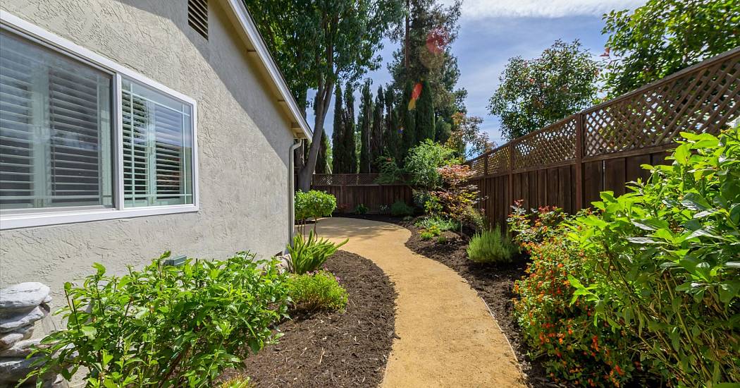 42-Backyard.jpg