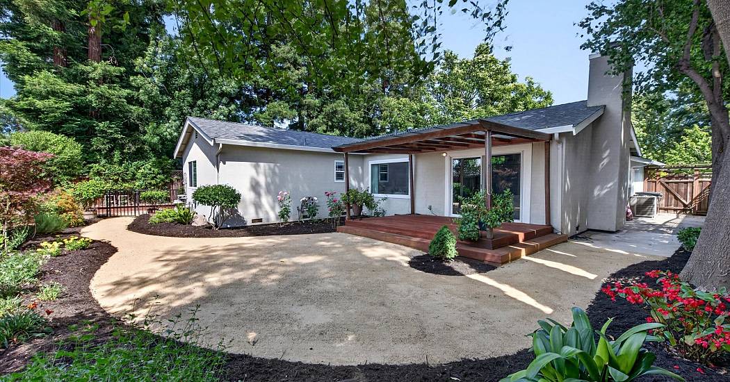 43-Backyard and Back of Home.jpg