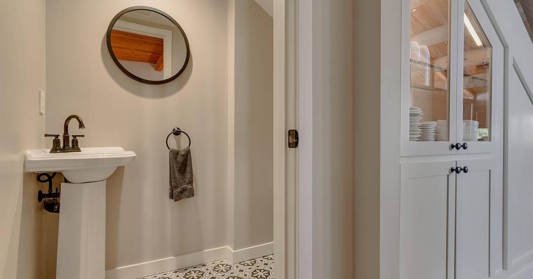 024-016-Half Bathroom-1500x1000.jpg