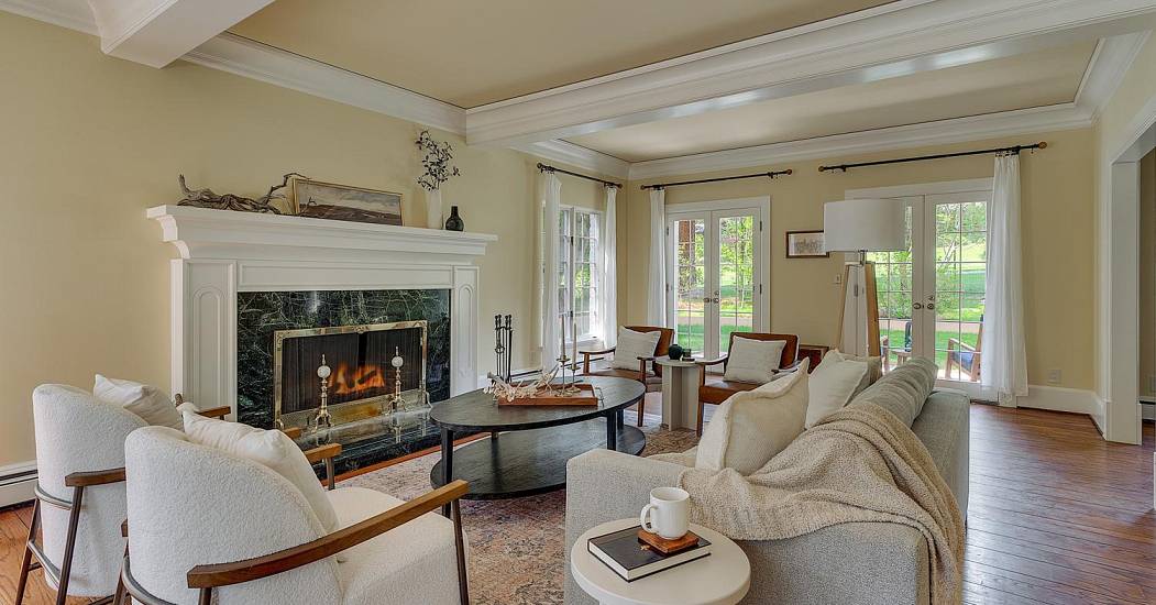 008-029-Living Room-1500x1000.jpg