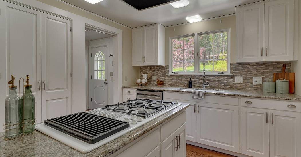 017-017-Kitchen-1500x1000.jpg