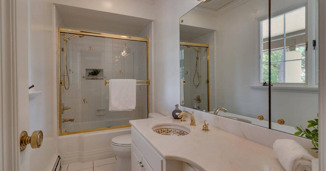 028-024-Bathroom-1500x1000.jpg
