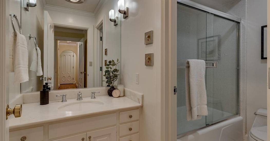 031-014-Bathroom-1500x1000.jpg