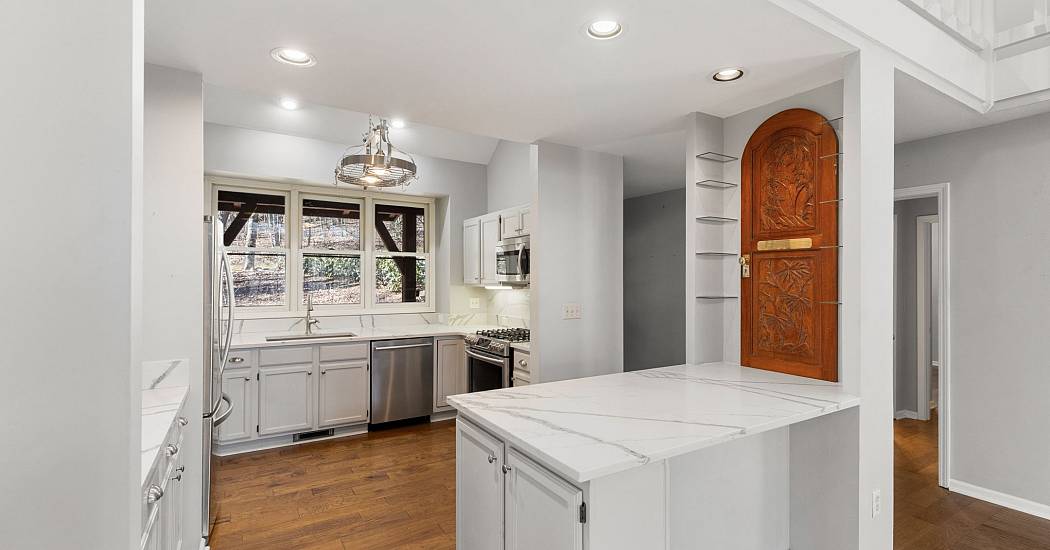 451 Crescent Trail - Photos (11).jpg